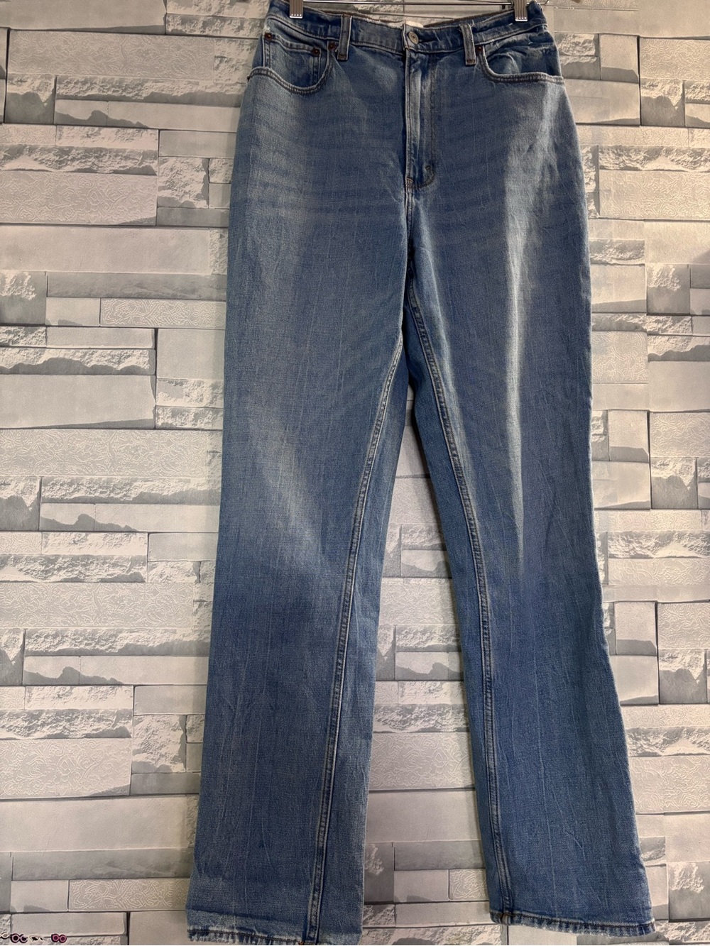 Abercrombie & Fitch Straight-Leg Jeans in Medium Blue Ultra High Rise